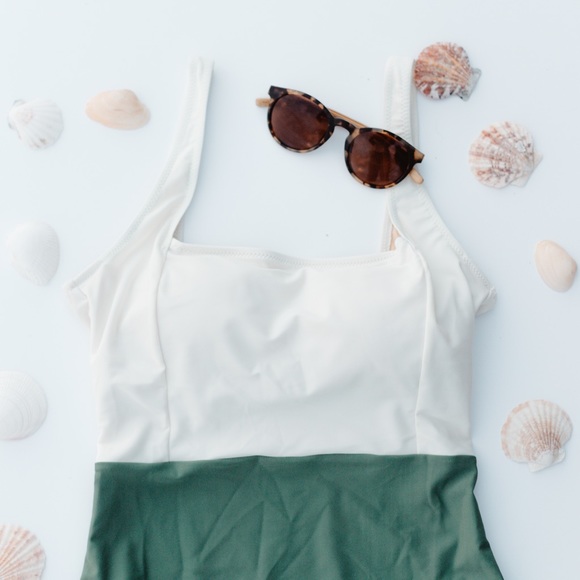 One piece swimsuit - Picture 1 of 4